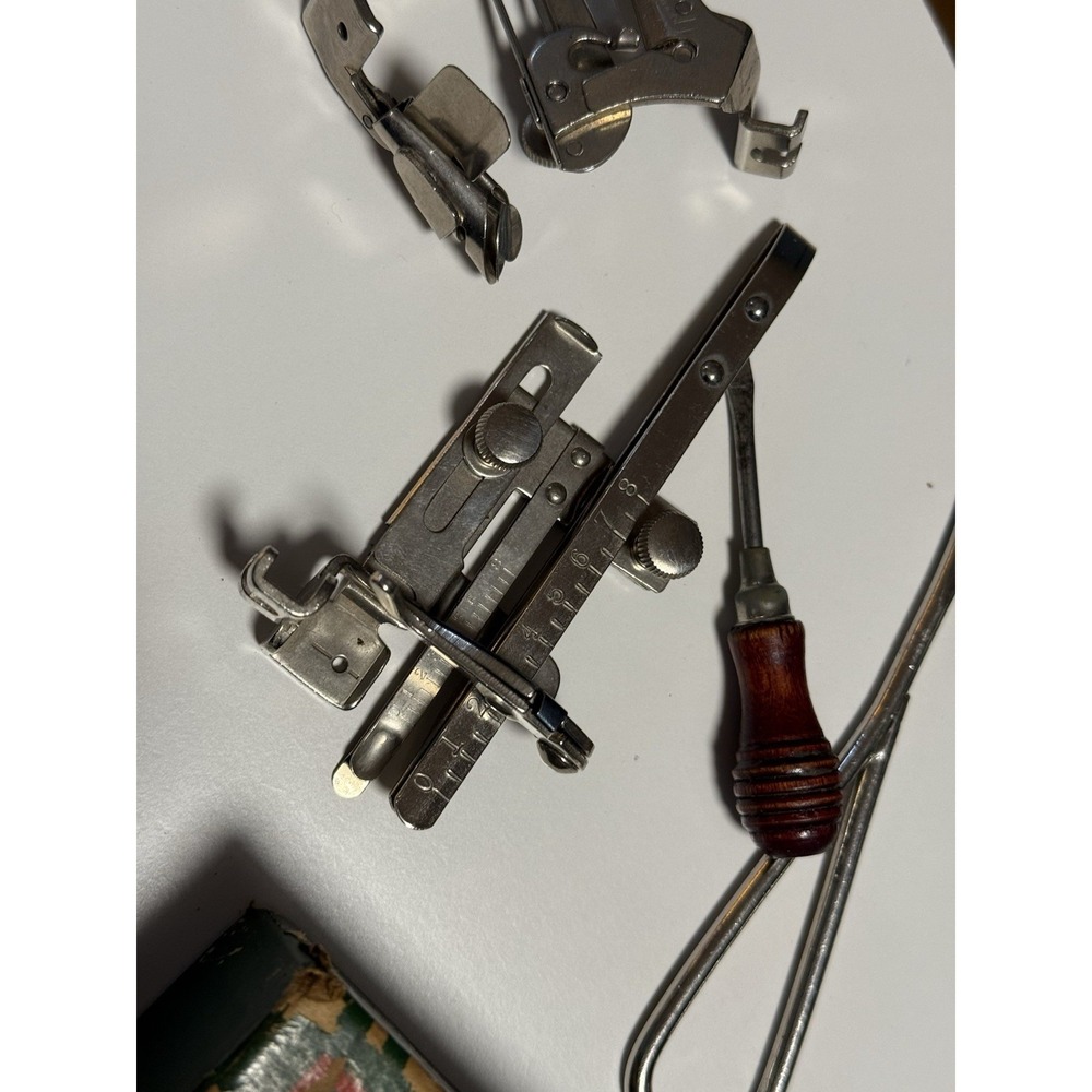 Singer Sewing Machine‎ Attachments - Picture 4 of 10
